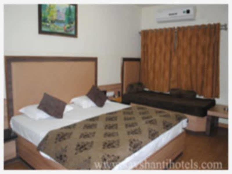 Hotel Savera Palace Mount Abu Exterior foto