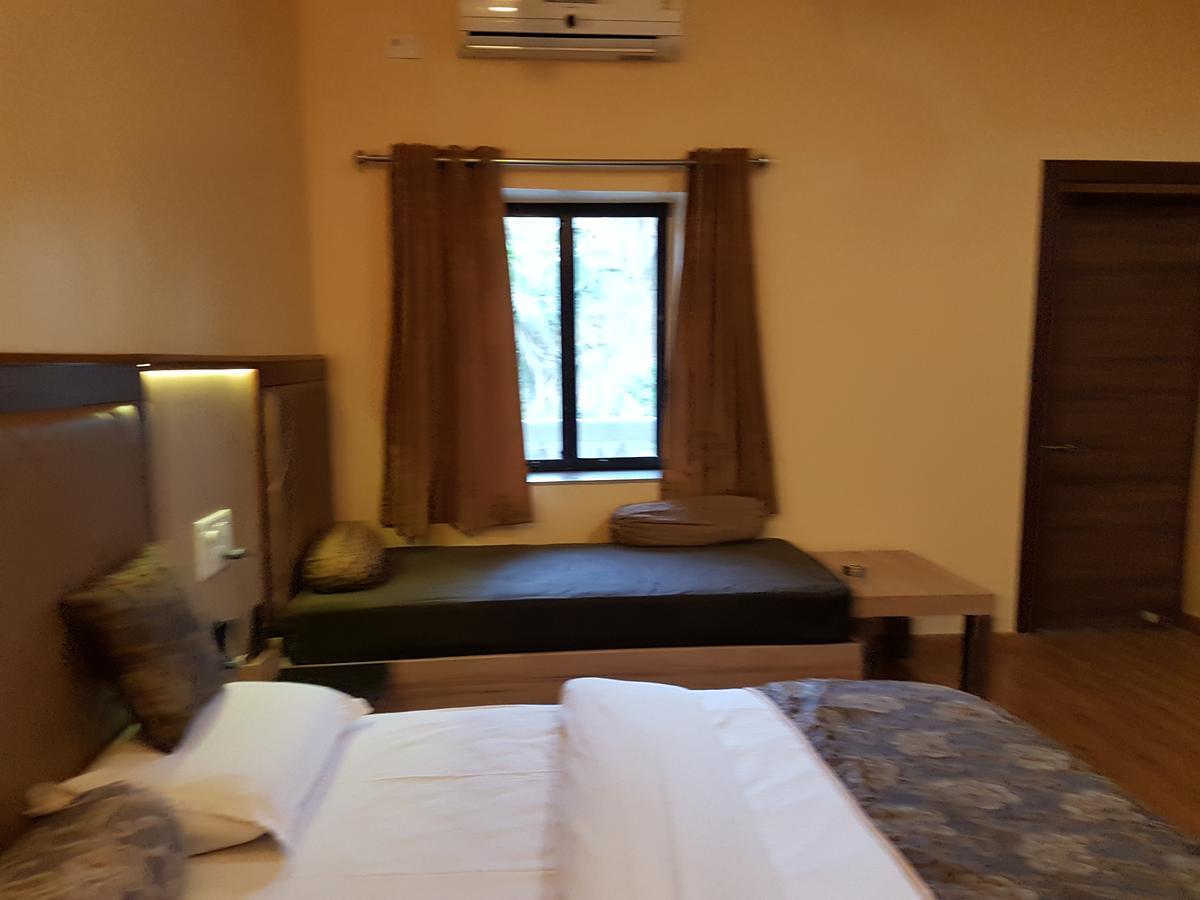 Hotel Savera Palace Mount Abu Exterior foto
