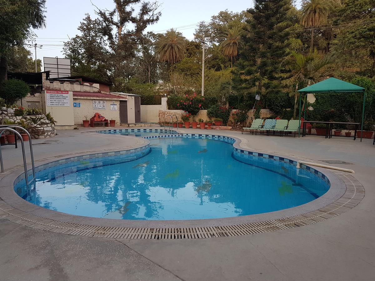 Hotel Savera Palace Mount Abu Exterior foto
