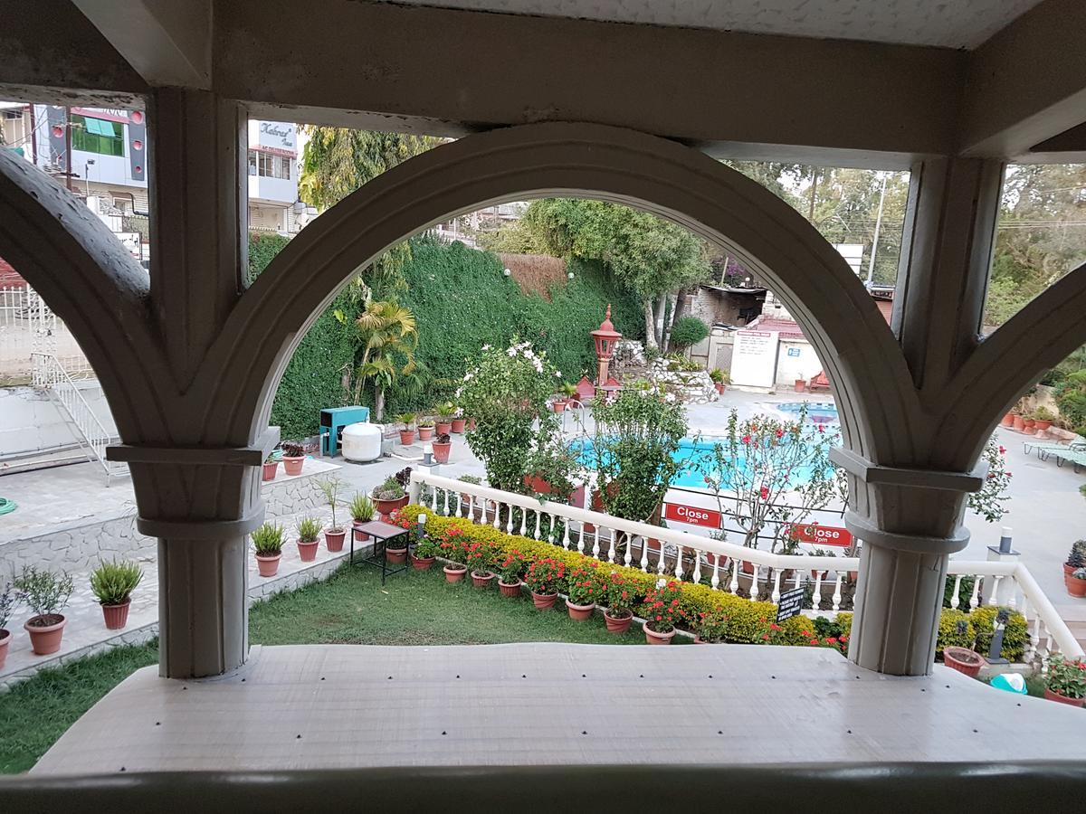 Hotel Savera Palace Mount Abu Exterior foto