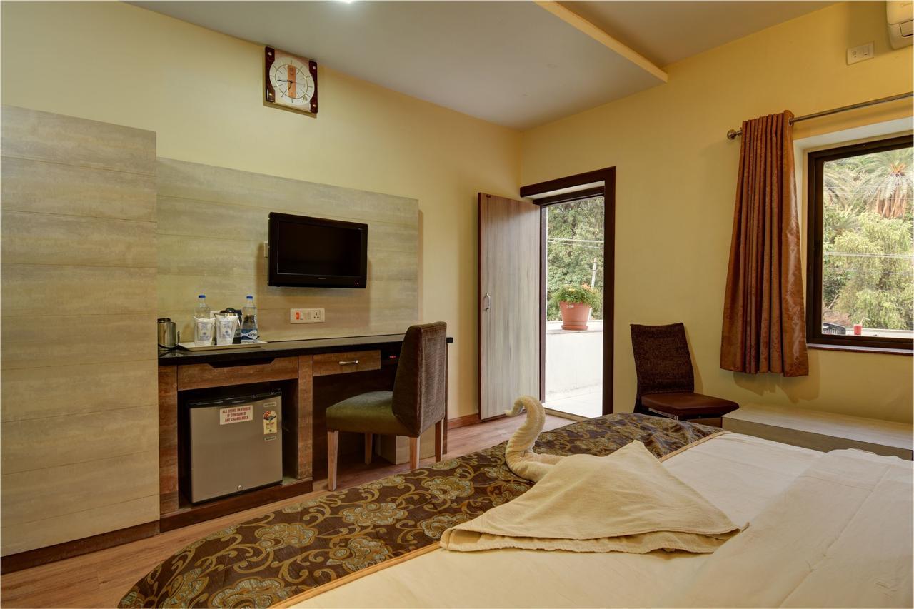Hotel Savera Palace Mount Abu Exterior foto